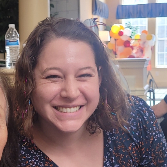 Meet your Posher, Ariel - Picture 2 of 2